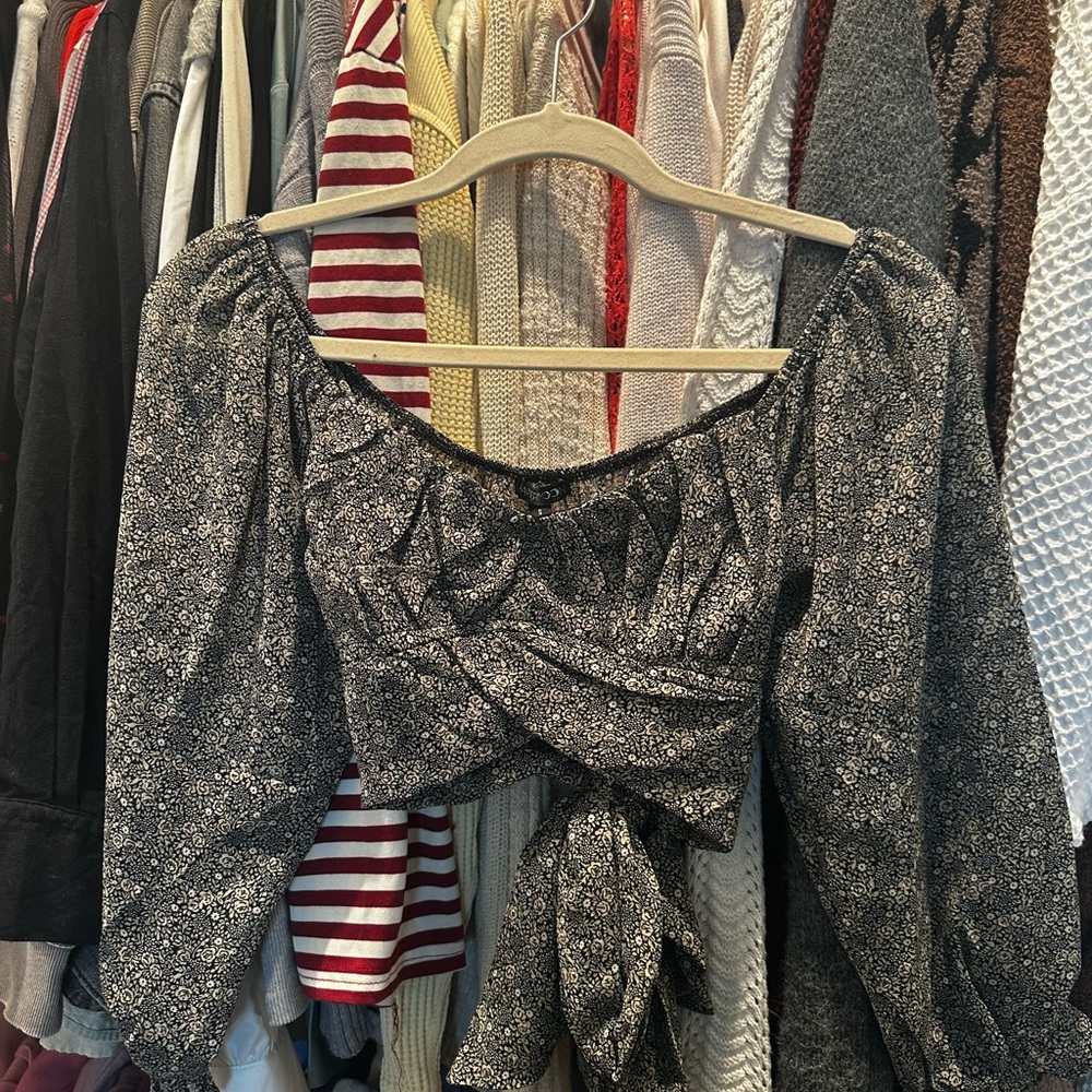 Cropped Long Sleeve Tied Back - Size S